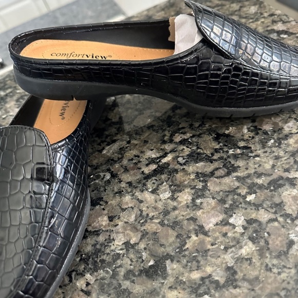 Shoes - Picture 2 of 3